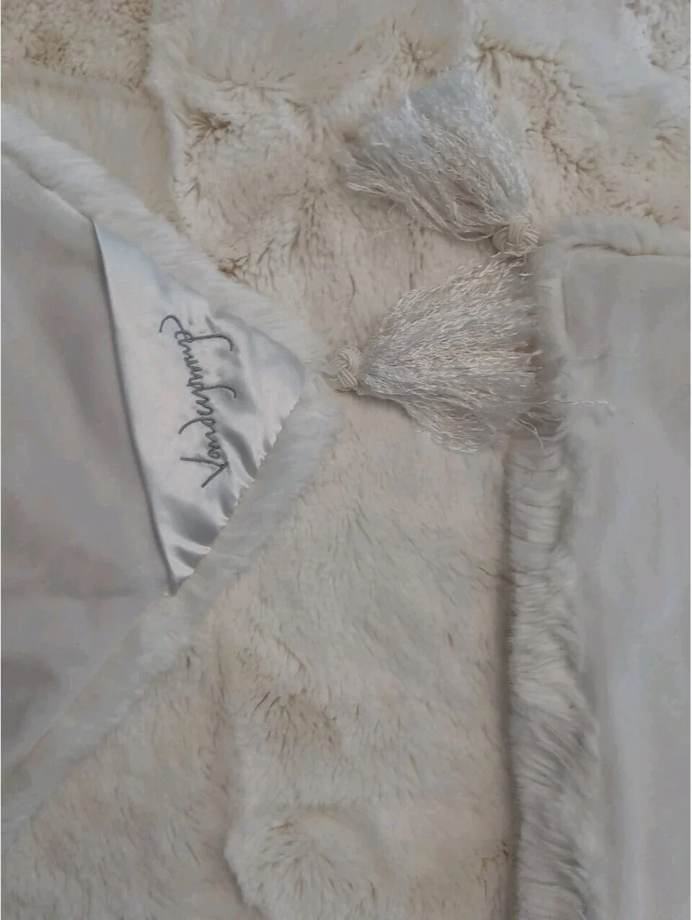 Lisa Vanderpump Faux Fur Throw Blanket Ivory White 60x50 Tassel Bed Runner Soft